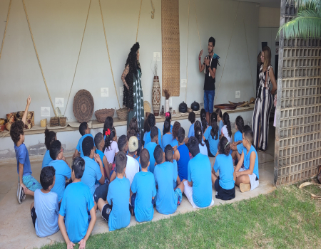Abril Indígena na Unicamp: escolas de Limeira visitam exposição na Faculdade